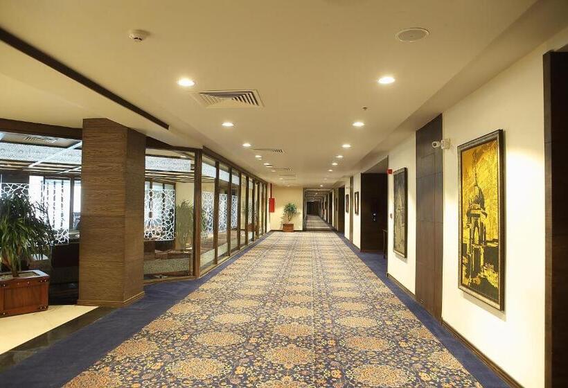 استراحتگاه Defence Raya Golf & Country Club