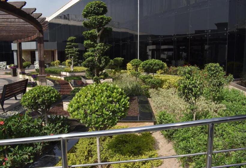 استراحتگاه Defence Raya Golf & Country Club