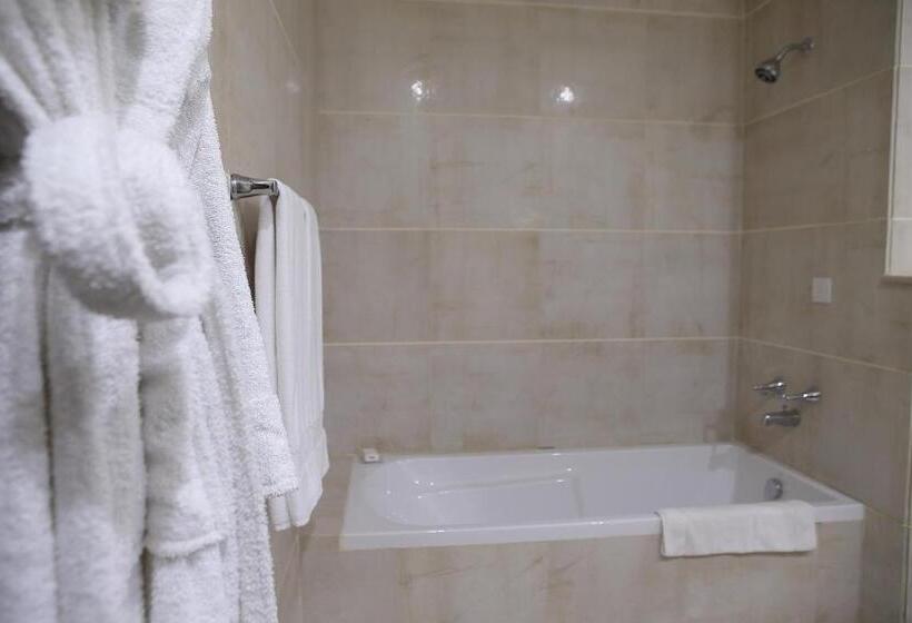 استراحتگاه Defence Raya Golf & Country Club