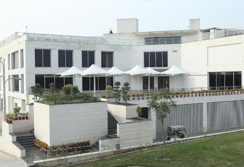 استراحتگاه Defence Raya Golf & Country Club