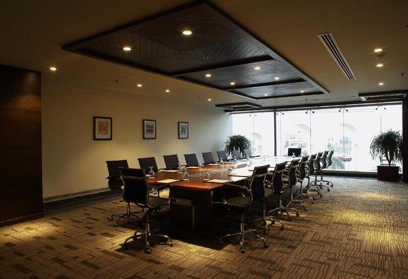 استراحتگاه Defence Raya Golf & Country Club