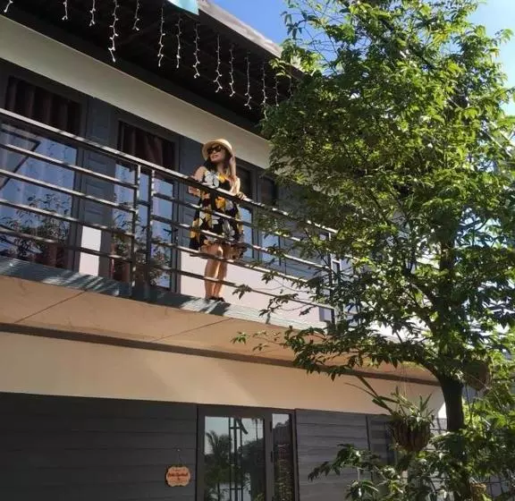 هتل Bamboo  & Apartments