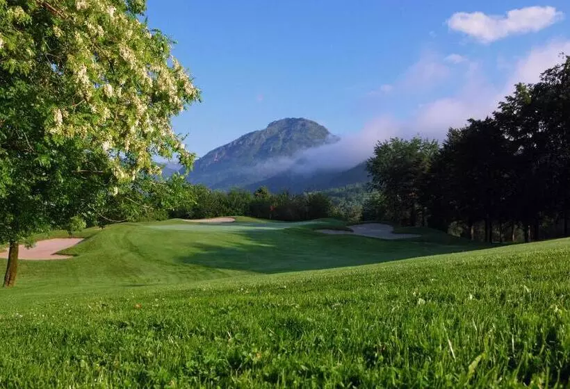 ペンション The Golf Club Guest House