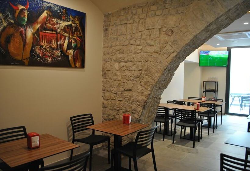 호텔 Hostal Universitat