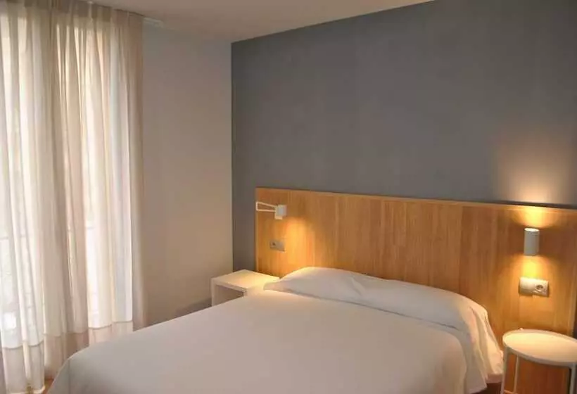 ホテル Hostal Universitat