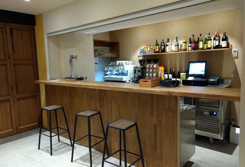 호텔 Hostal Universitat