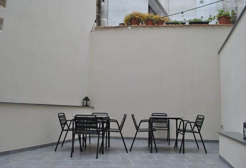 호텔 Hostal Universitat