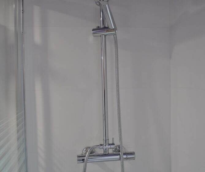 호텔 Hostal Universitat