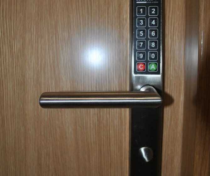 호텔 Hostal Universitat