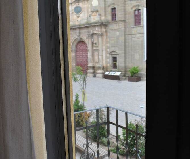 호텔 Hostal Universitat