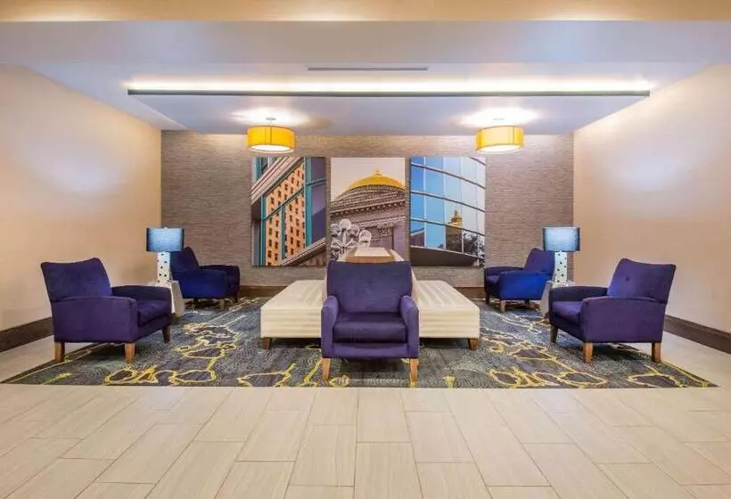هتل La Quinta By Wyndham Buffalo Amherst
