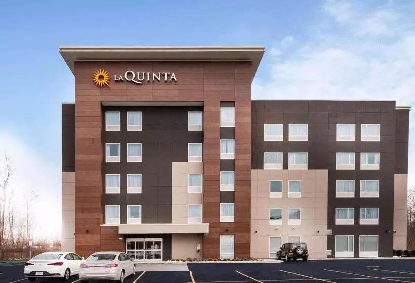 هتل La Quinta By Wyndham Buffalo Amherst