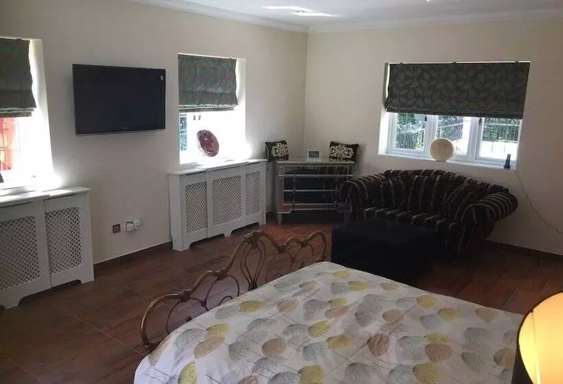 تختخواب و صبحانه Retreat At The Knowe Auchincruive Estate