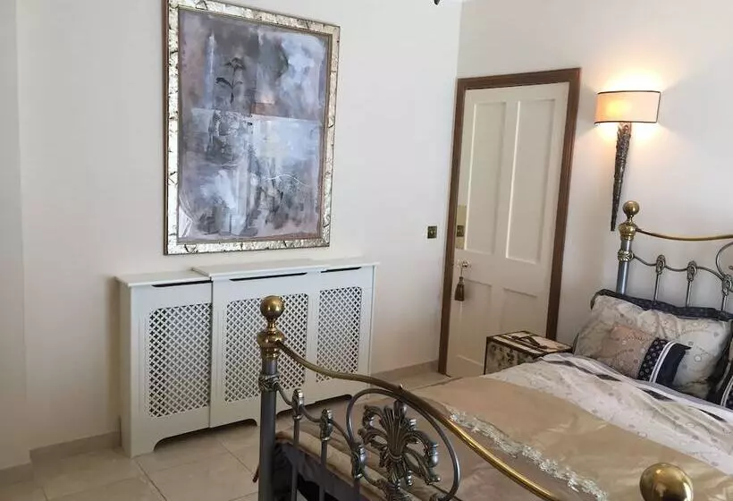 تختخواب و صبحانه Retreat At The Knowe Auchincruive Estate