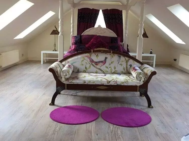 تختخواب و صبحانه Retreat At The Knowe Auchincruive Estate