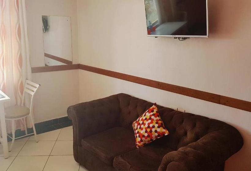 هتل Red Buffalo House