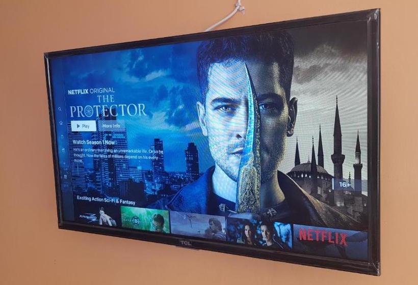 هتل Red Buffalo House