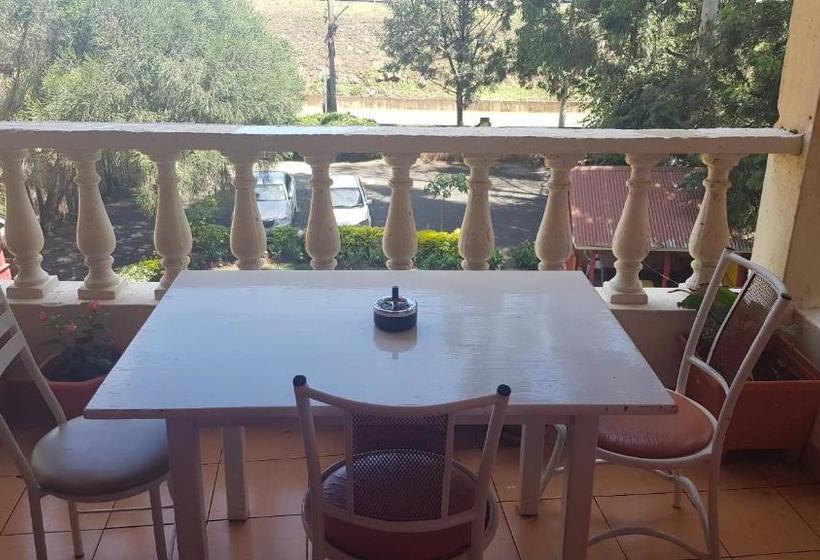 هتل Red Buffalo House