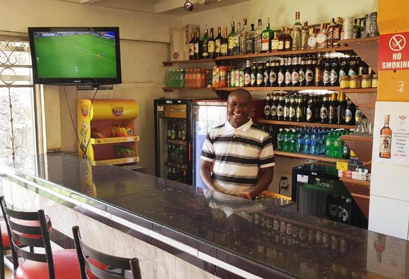 هتل Red Buffalo House