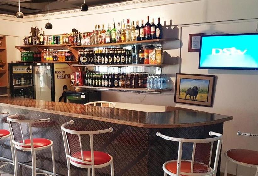 هتل Red Buffalo House