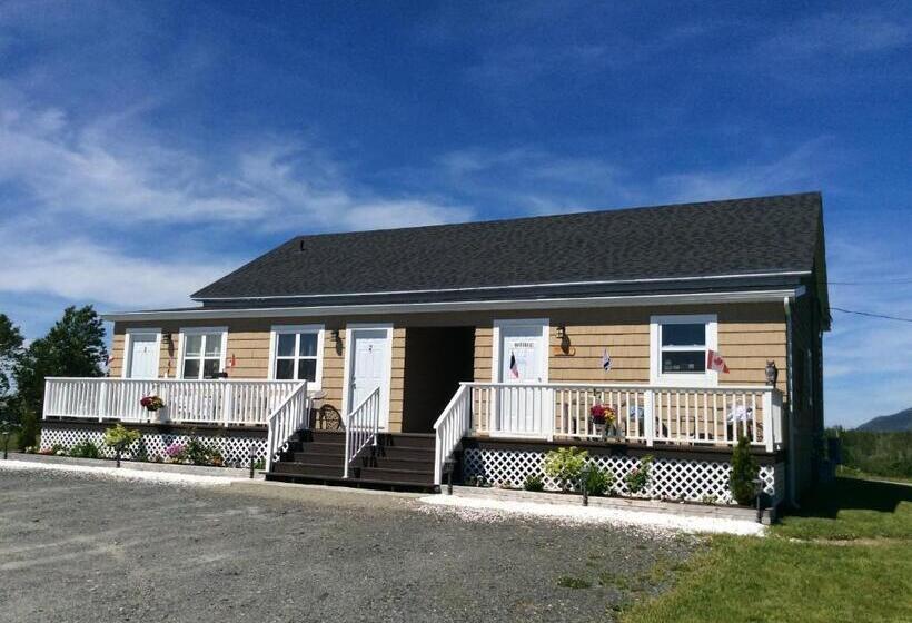 호스텔 Cheticamp Outback Inn