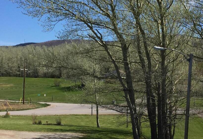 호스텔 Cheticamp Outback Inn