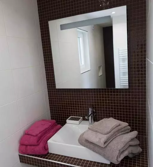 ペンション Chut ! C'est Ici