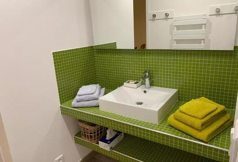 ペンション Chut ! C'est Ici