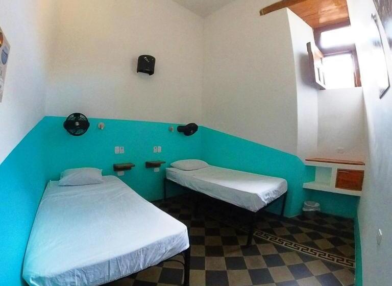پانسیون Oasis Hostel