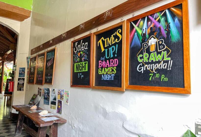 پانسیون Oasis Hostel