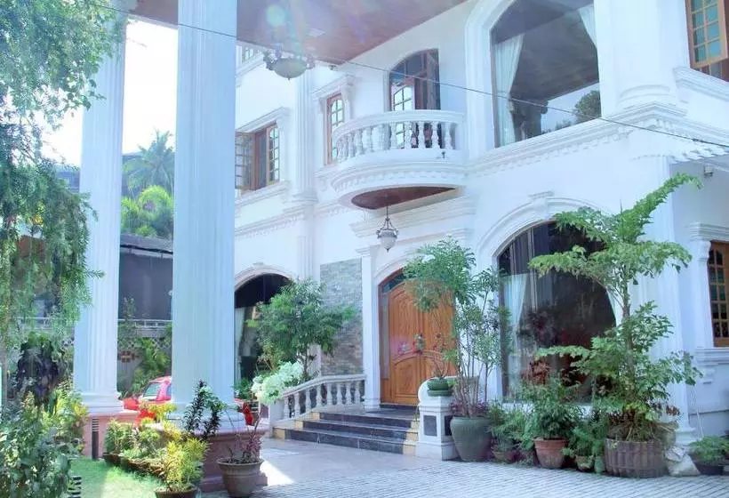 پانسیون Shwe War Guest House