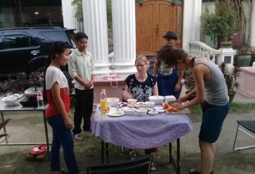 پانسیون Shwe War Guest House