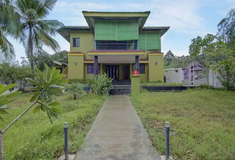 هتل Oyo 12812 Four Seasons Villa