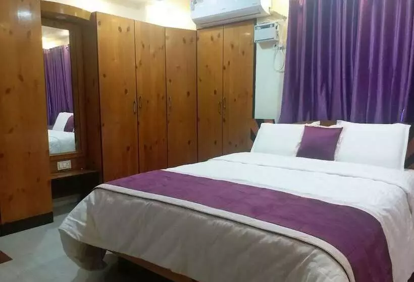 هتل Oyo 12812 Four Seasons Villa