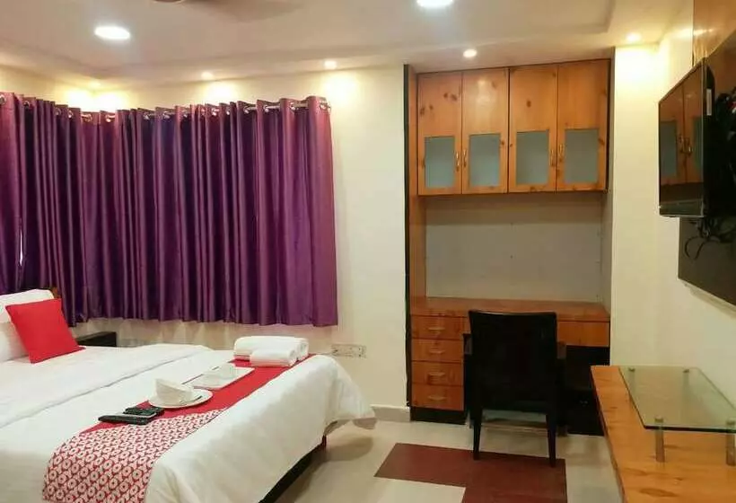 هتل Oyo 12812 Four Seasons Villa