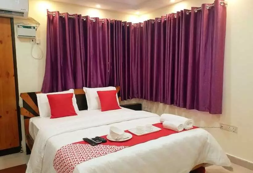 هتل Oyo 12812 Four Seasons Villa