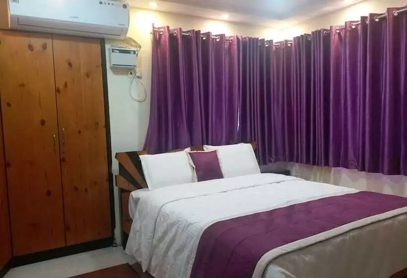 هتل Oyo 12812 Four Seasons Villa