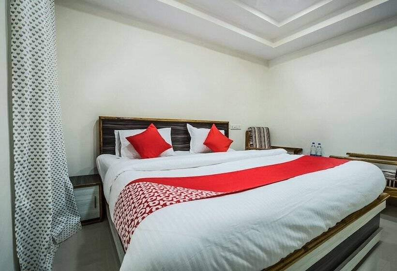 Oyo 12973 Hotel Crystal