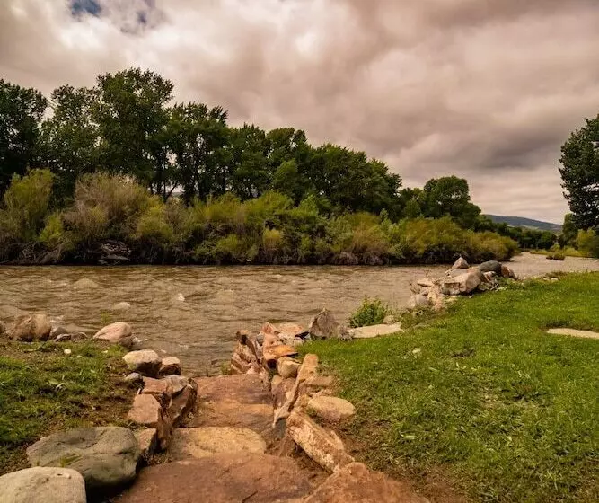 Motelli Chinook Winds Lodge