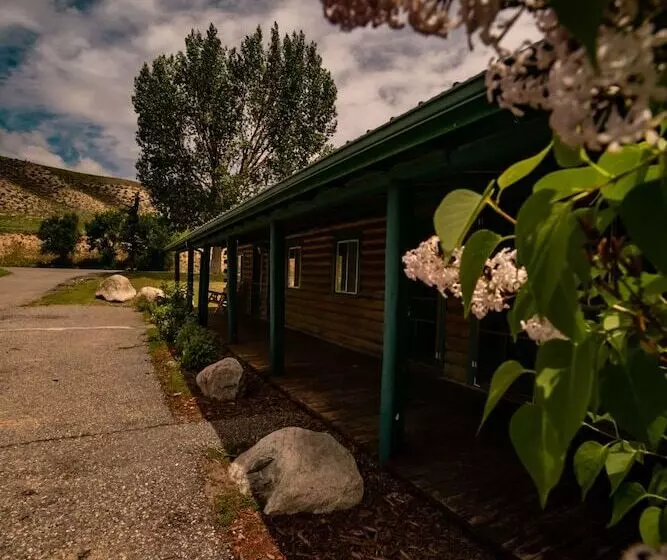 Motelli Chinook Winds Lodge