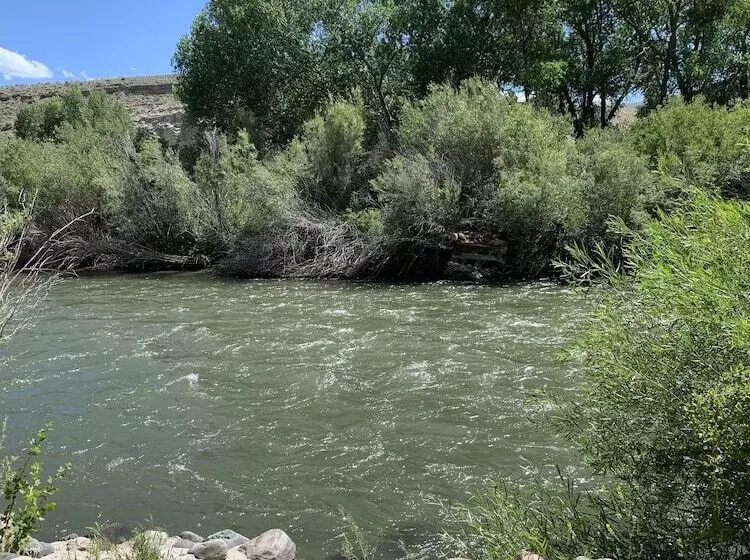 Motelli Chinook Winds Lodge