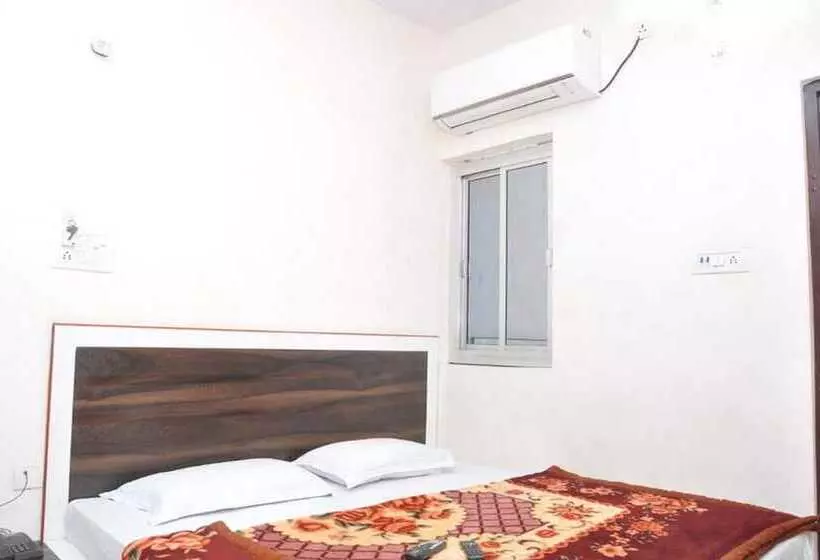 ペンション Kanak Guest House