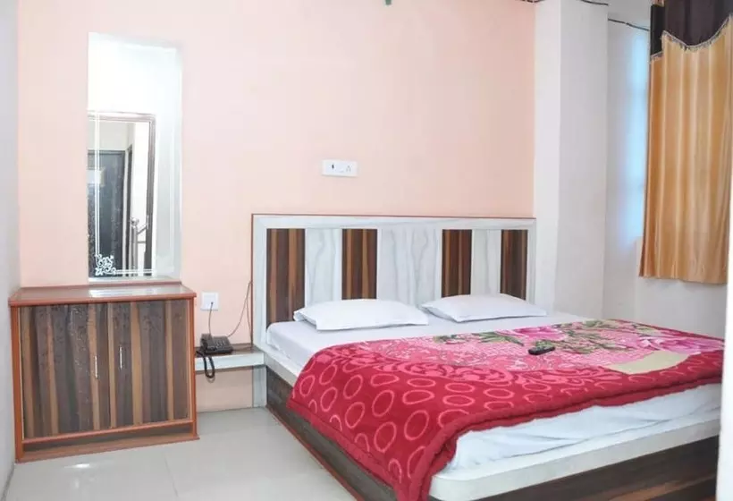 ペンション Kanak Guest House