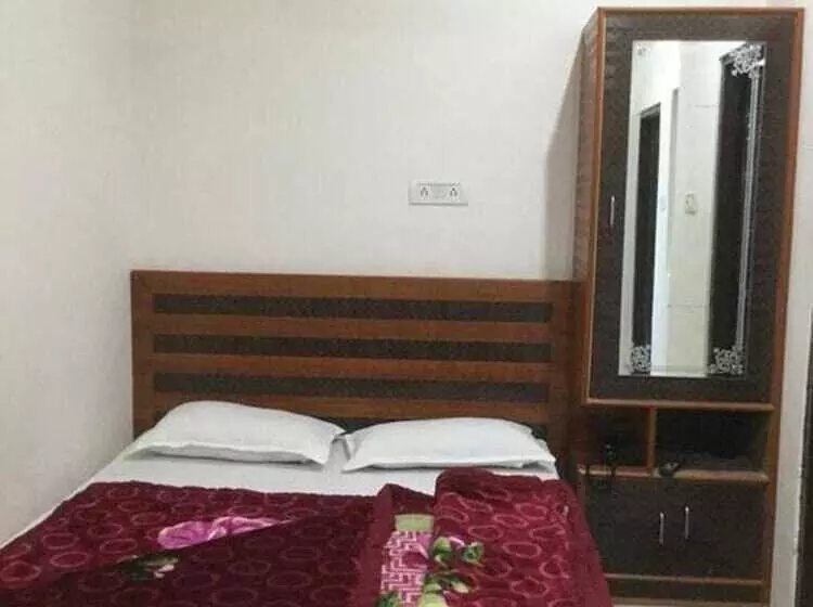 ペンション Kanak Guest House