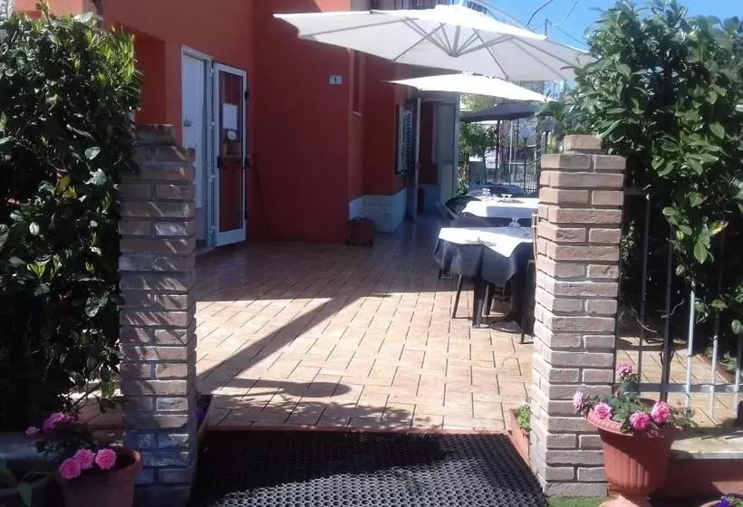 ペンション La Campagnola Trattoria Con Alloggio
