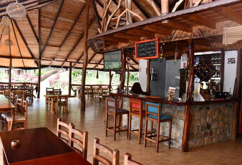 Общежитие Hosteria Orkidea Lodge