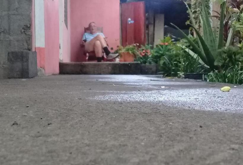 پانسیون Guest House Nena