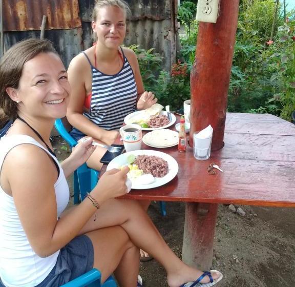 پانسیون Guest House Nena