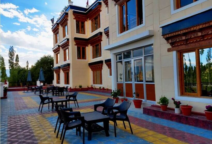 Tih Hotel Khakshal