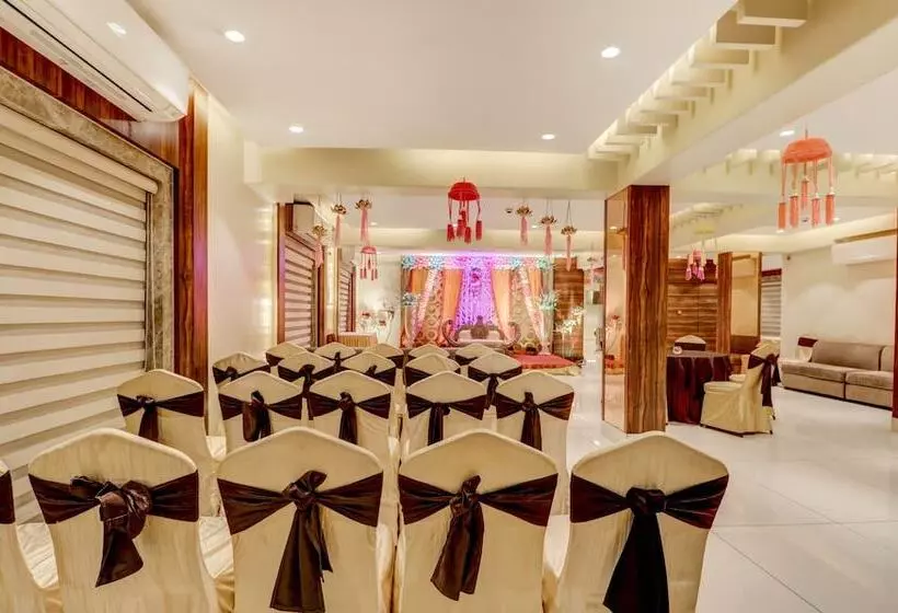 ホテル Treebo Radhe Palace, Lake Town